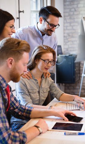 4 employee group discussion